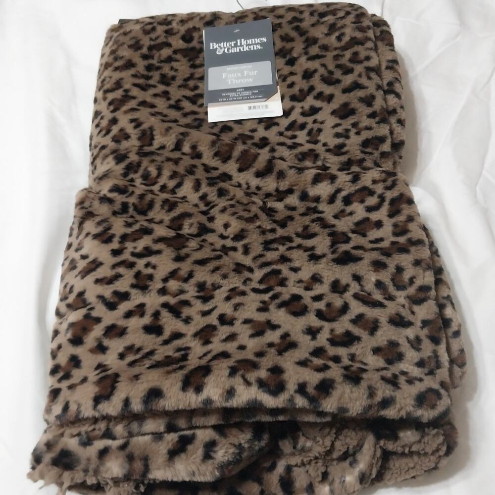 Leopard Print Plush/ Sherpa Throw Blanket